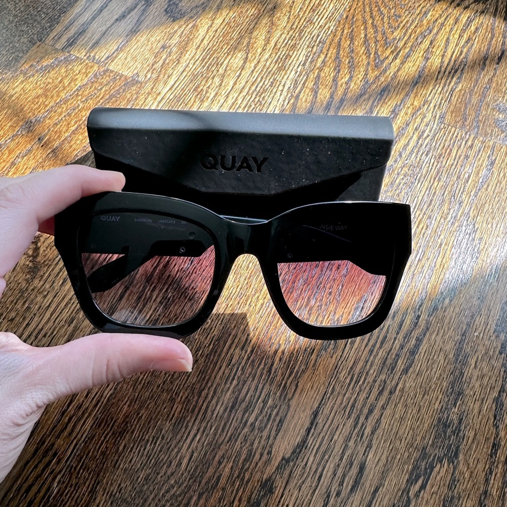 Quay - By The Way - Black/Smoke